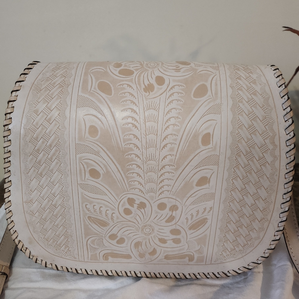Elegant Patricia Nash Cream Embossed Leather Crossbody Bag NWOT - Picture 13 of 13